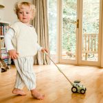 Jucarie de impins tractor, Orange Tree Toys - imagine 5