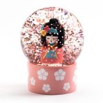 Mini glob cu zapada So cute, Djeco Kokeshi - imagine 3