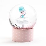 Mini glob cu zapada So cute, Djeco Kokeshi - imagine 5