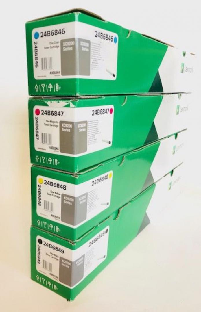 overlay_33e6c360112aee3390094fd4b015db1b.jpg LEXMARK 24B6847 MAGENTA TONER CARTRIDGE,XC9235, XC9245, XC9255, XC9265 - imagine 1