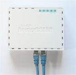 MIKROTIK 5-PORT GIGABIT ETHERNET ROUTER, RB750GR3, 5*10/100/1000Ethernet ports, CPU nominal - imagine 4
