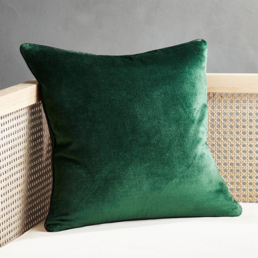 overlay_d8ba72f5a30015b33f47219d62295930.jpg FATA DE PERNA CATIFEA 45X45 CM VERDE - imagine 1