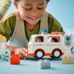 AMBULANTA SI SOFER, LEGO 10447 - imagine 6